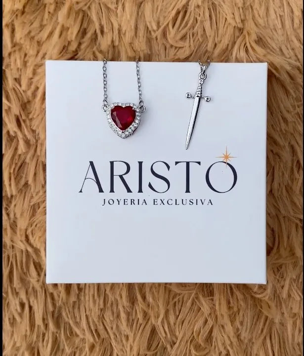 Collar Corazón y Espada❤️⚔️ — Set de 2 Collares + Caja Premium 🎁