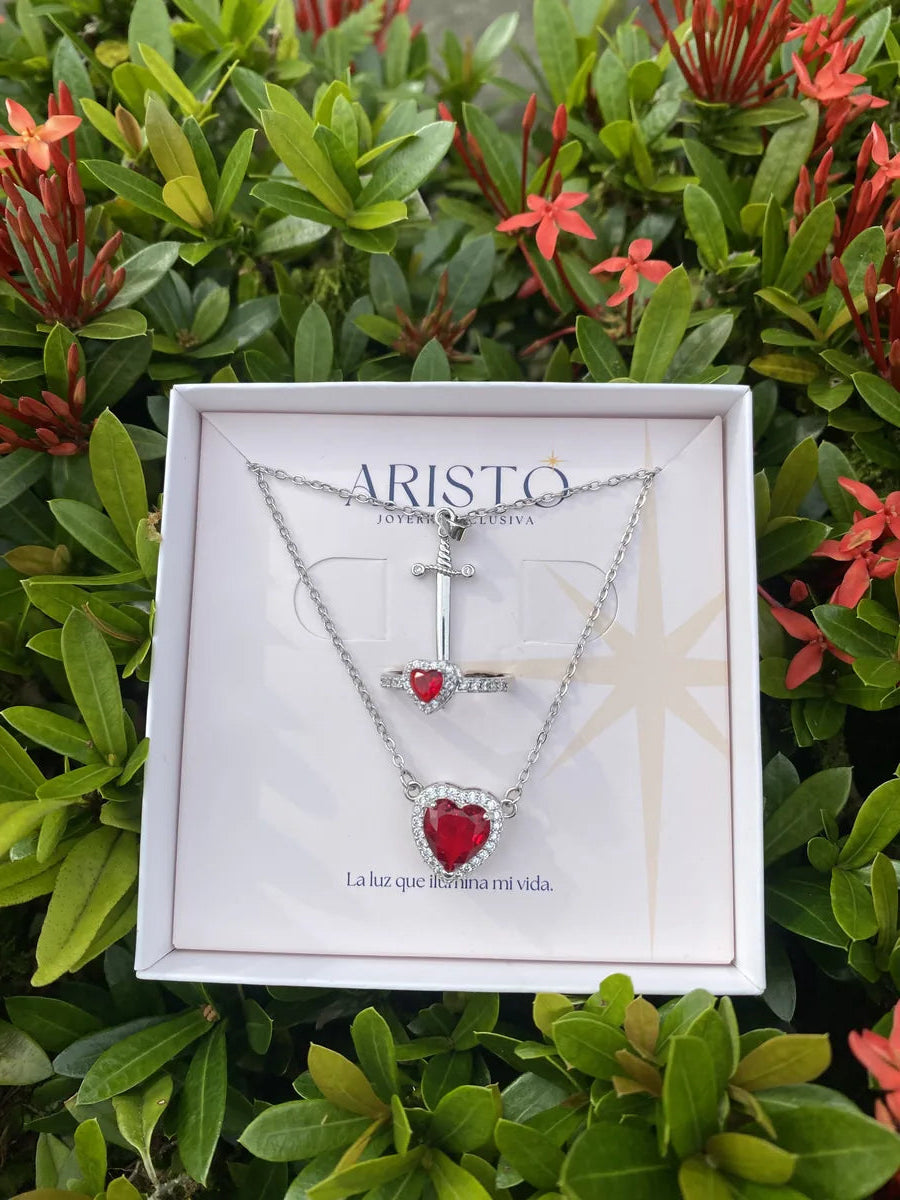 Collar Corazón y Espada❤️⚔️ — Set de 2 Collares + Caja Premium 🎁